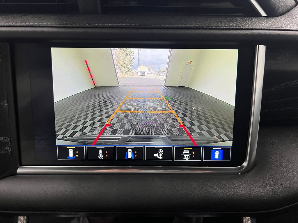 Used 2024 GMC Yukon XL Denali AWD/4WD image 23