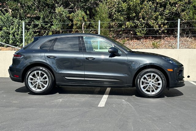 Used 2023 Porsche Macan AWD/4WD image 6