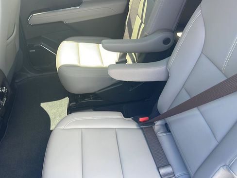 Used 2025 GMC Acadia Elevation w/ Elevation Premium Package FWD image 7