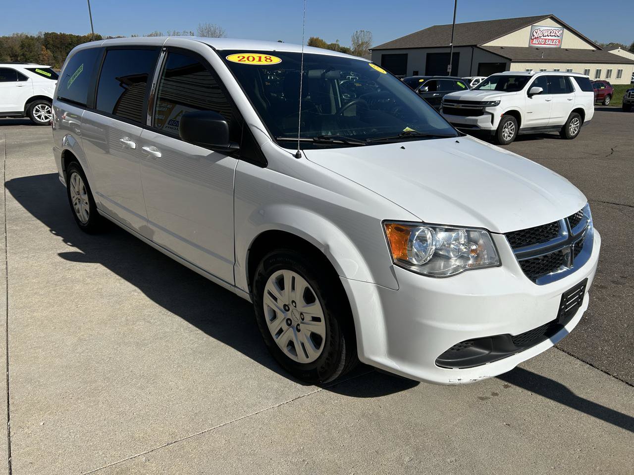 Used 2018 Dodge Grand Caravan SE FWD image 3