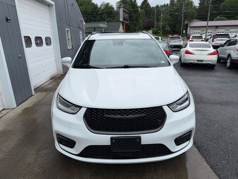 Used 2021 Chrysler Pacifica Limited w/ S Appearance Package AWD/4WD image 2