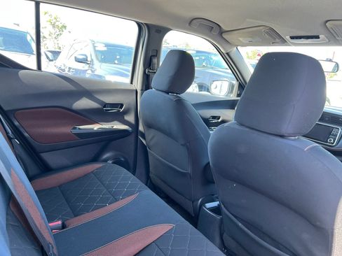 Used 2018 Nissan Kicks SR FWD image 16