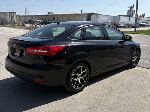 Used 2018 Ford Focus SEL w/ Cold Weather Package FWD image 5