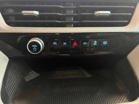 Used 2025 Ford Explorer Active w/ Active Comfort Package AWD/4WD image 27