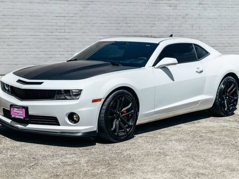 Used 2013 Chevrolet Camaro SS w/ SS Performance Package RWD image 6