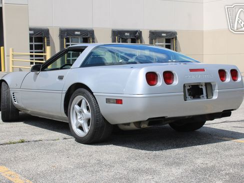 Used 1996 Chevrolet Corvette Coupe RWD image 4