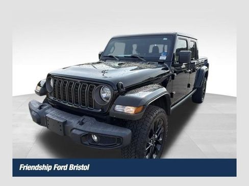Used 2025 Jeep Gladiator Sport AWD/4WD image 1