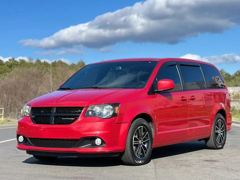 Used 2014 Dodge Grand Caravan SXT w/ UConnect Hands-Free Group FWD image 1