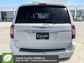 Used 2013 Chrysler Town & Country Touring video 4