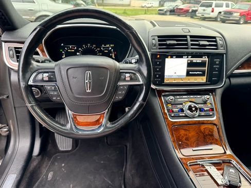 Used 2017 Lincoln Continental Reserve w/ Climate Package image 9