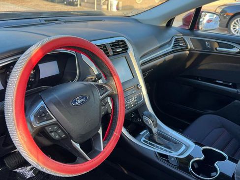 Used 2016 Ford Fusion SE FWD image 9