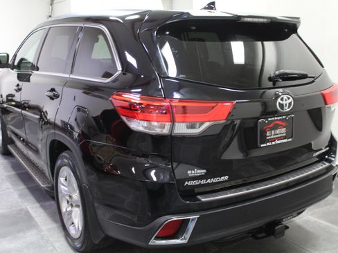 Used 2017 Toyota Highlander Limited Platinum image 4