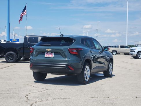 Used 2025 Chevrolet Trax LS FWD image 7