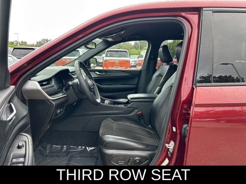 Used 2023 Jeep Grand Cherokee L Altitude image 9