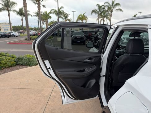 Used 2022 Buick Encore GX Select image 8