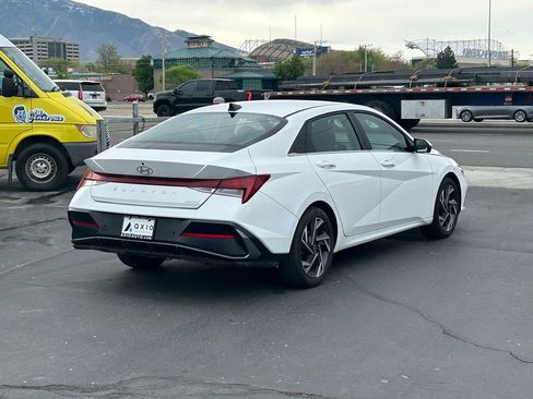 Used 2024 Hyundai Elantra Limited FWD image 4