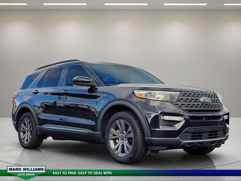 Certified 2023 Ford Explorer XLT w/ Equipment Group 202A AWD/4WD image 1
