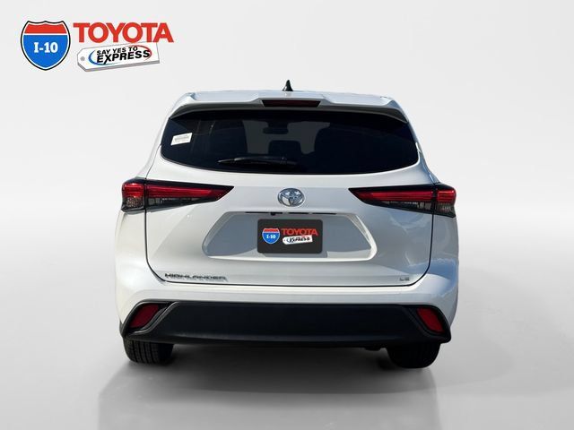 Certified 2023 Toyota Highlander LE FWD image 4