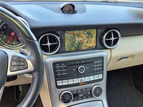 Used 2017 Mercedes-Benz SLC 300 image 32