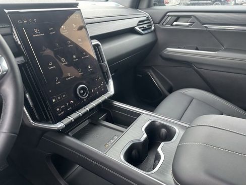 Certified 2025 GMC Acadia Elevation w/ Elevation Premium Package image 10