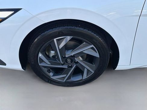 Certified 2025 Hyundai Elantra Sport FWD image 29