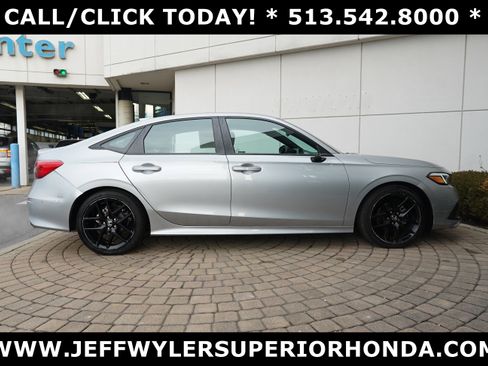 Used 2023 Honda Civic Sport image 2