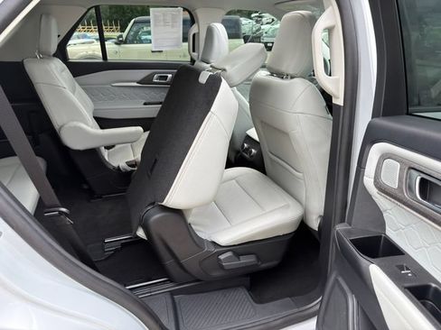 Used 2025 Ford Explorer Platinum w/ Ultimate Package AWD/4WD image 12