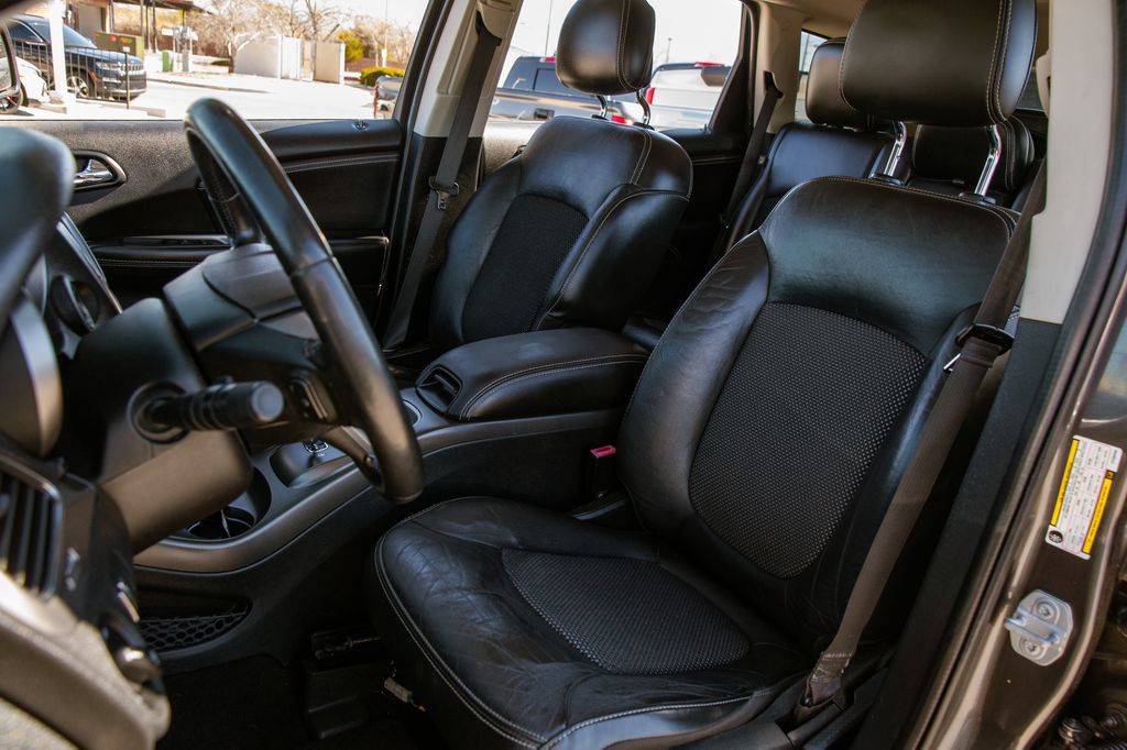 Used 2017 Dodge Journey Crossroad FWD image 13
