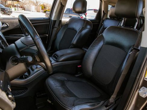 Used 2017 Dodge Journey Crossroad FWD image 13