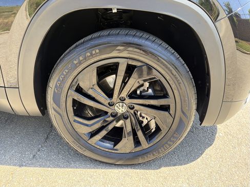 Used 2023 Volkswagen Atlas Cross Sport SE w/ Black Wheel Package FWD image 12