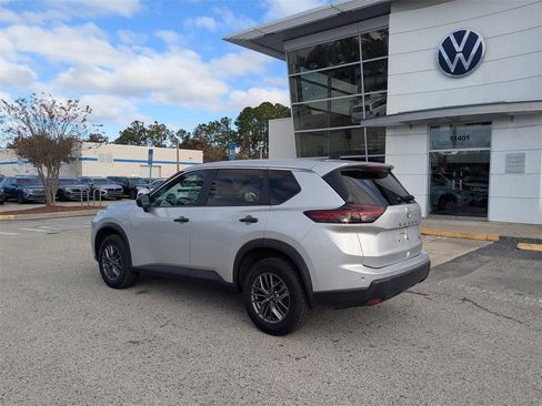 Used 2024 Nissan Rogue S image 4