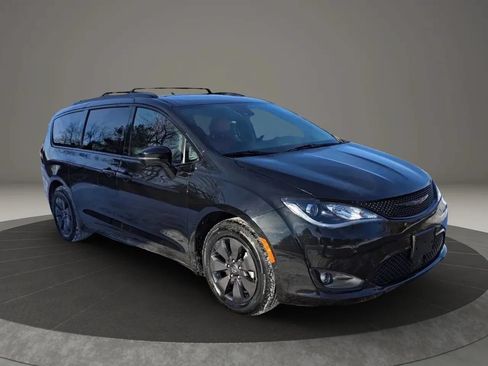 Used 2020 Chrysler Pacifica Limited w/ Quick Oder Package 2EV RED-S FWD image 5