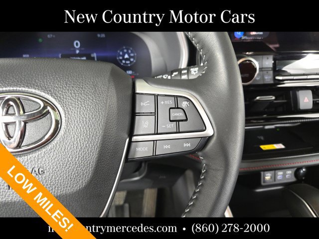 Used 2025 Toyota Highlander XSE AWD/4WD image 21