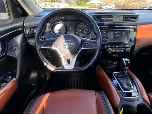 Used 2018 Nissan Rogue SL w/ Premium Package image 11