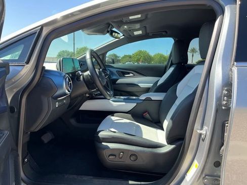 Used 2024 Chevrolet Equinox EV LT w/ LPO, Blackout Package FWD image 11