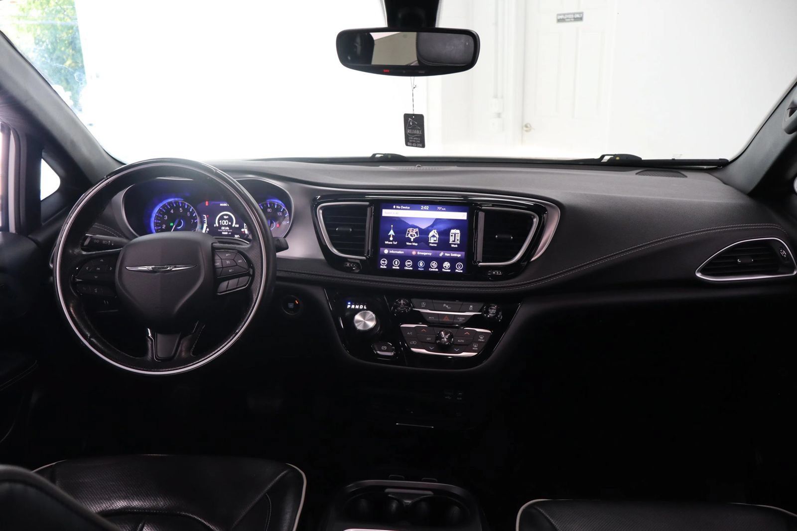 Used 2018 Chrysler Pacifica Limited w/ S Appearance Package FWD image 25
