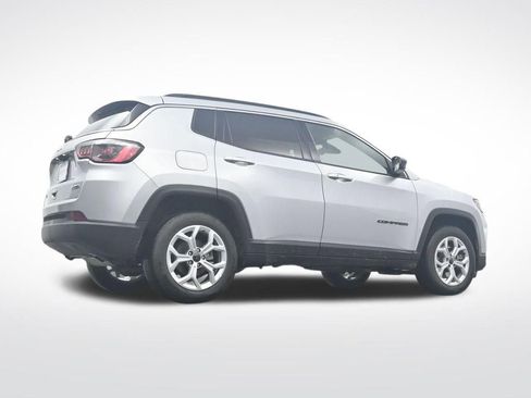 Used 2025 Jeep Compass Latitude image 33