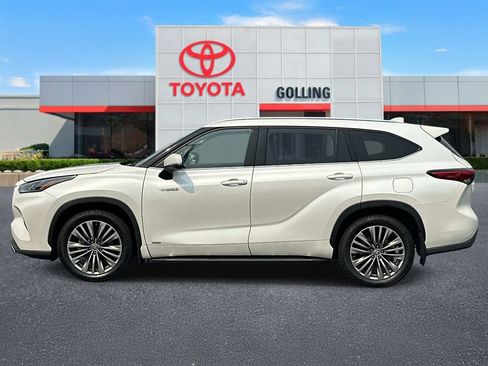 Used 2021 Toyota Highlander Platinum AWD/4WD image 2
