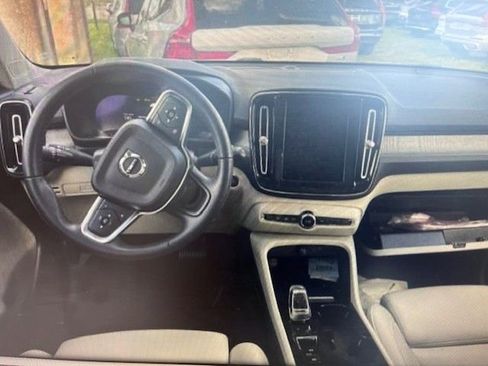 Used 2023 Volvo XC40 B5 Plus w/ Climate Package AWD/4WD image 4