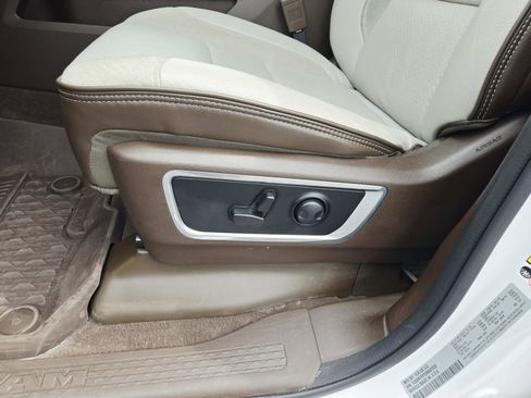 Used 2025 RAM 1500 Laramie w/ Advanced Safety Group II AWD/4WD image 45