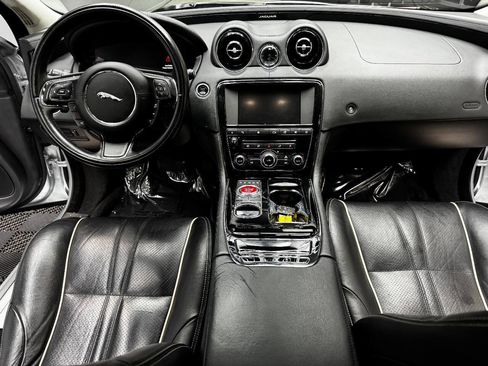 Used 2016 Jaguar XJ R-Sport image 38