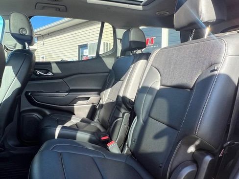 Used 2021 GMC Acadia SLT w/ Preferred Package image 11