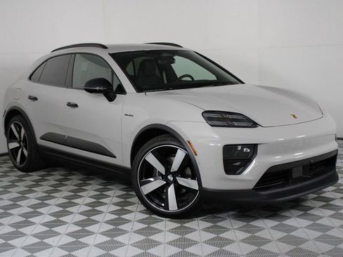 New 2026 Porsche Macan 4 Electric AWD/4WD image 9