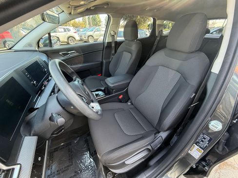Used 2025 Kia Sportage LX image 32