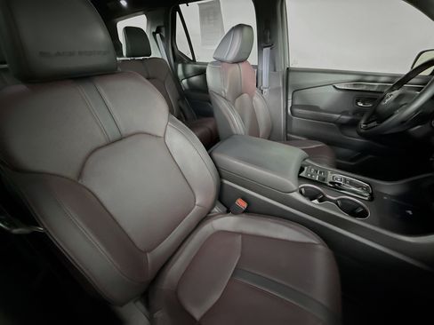 Used 2025 Honda Pilot Black Edition image 37