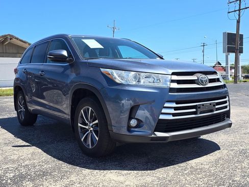 Used 2018 Toyota Highlander XLE AWD/4WD image 1