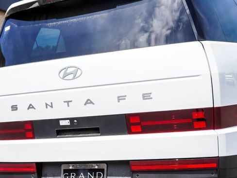 Used 2026 Hyundai Santa Fe SE FWD image 14
