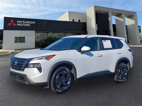 Used 2024 Nissan Rogue SV image 1