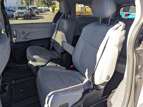 Used 2024 Toyota Sienna Limited image 24