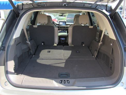 Used 2023 Lincoln Aviator Reserve w/ Equipment Group 201A image 5